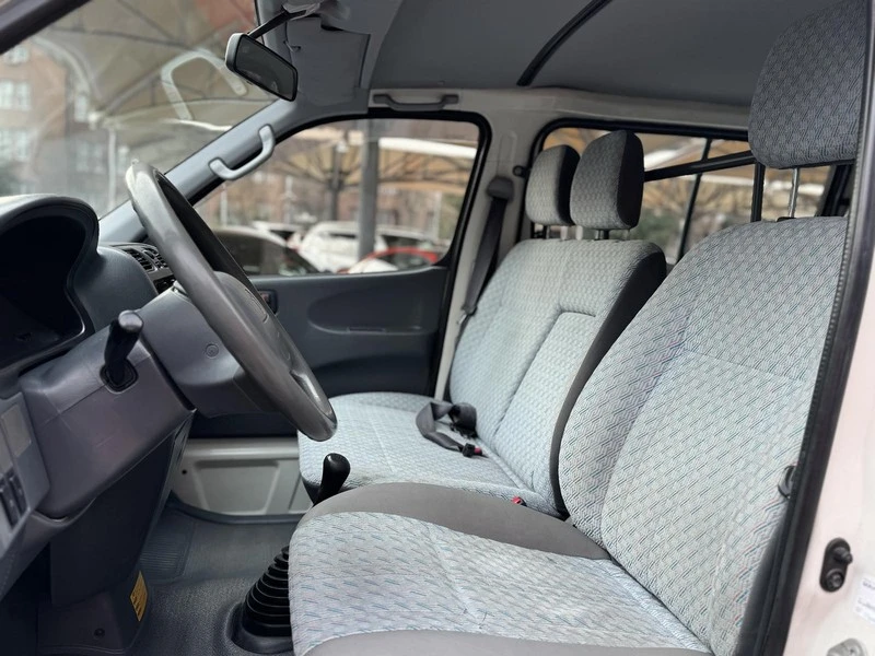 Toyota Hiace D-4D, снимка 10 - Бусове и автобуси - 53149690