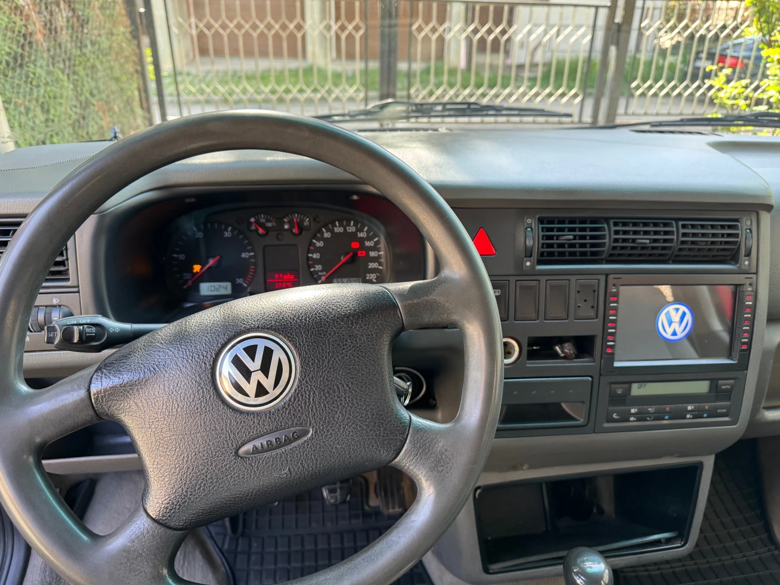 VW Caravelle T4 2.5 - изображение 8