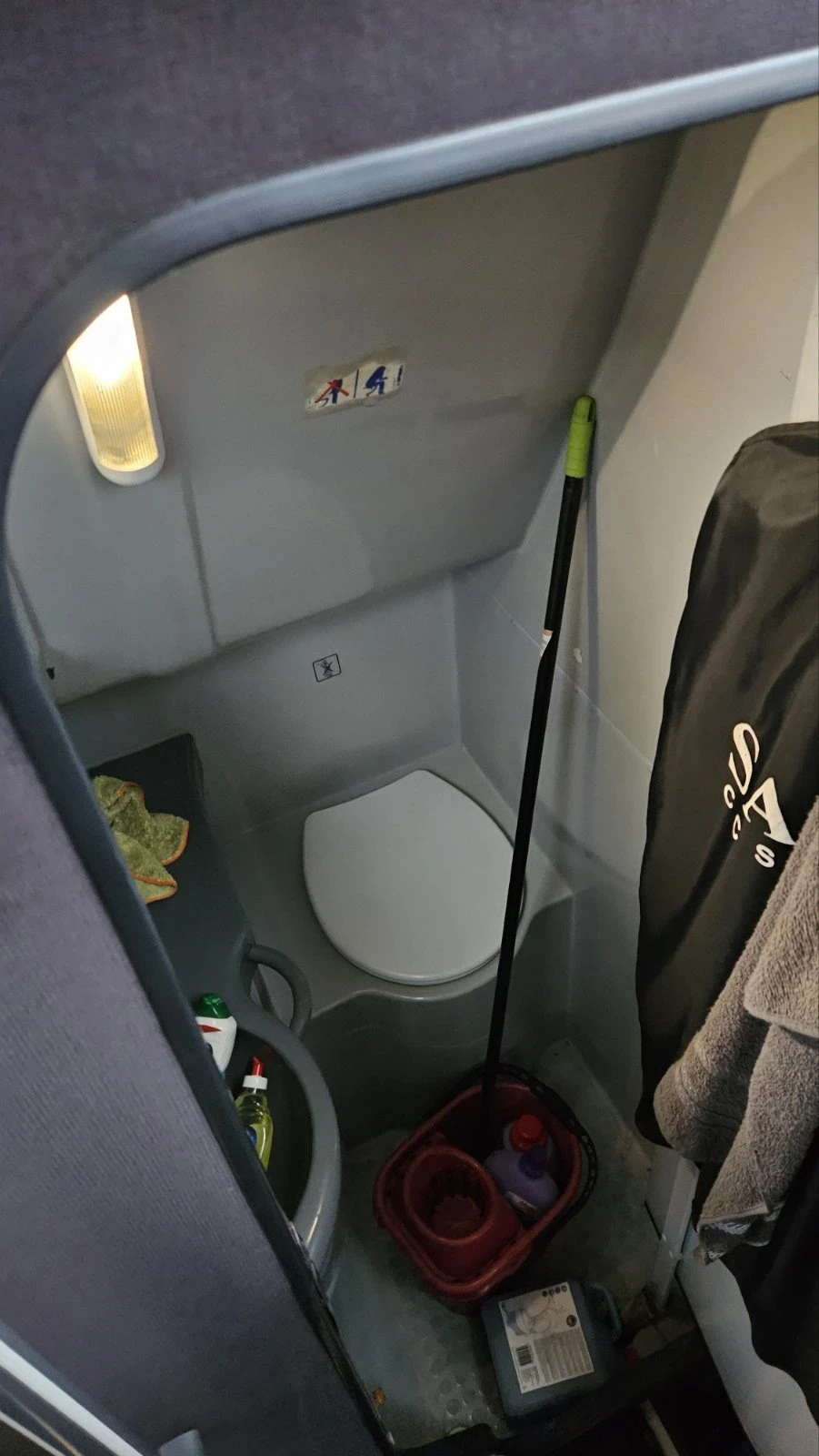 Mercedes-Benz Travego RHD17 - изображение 7