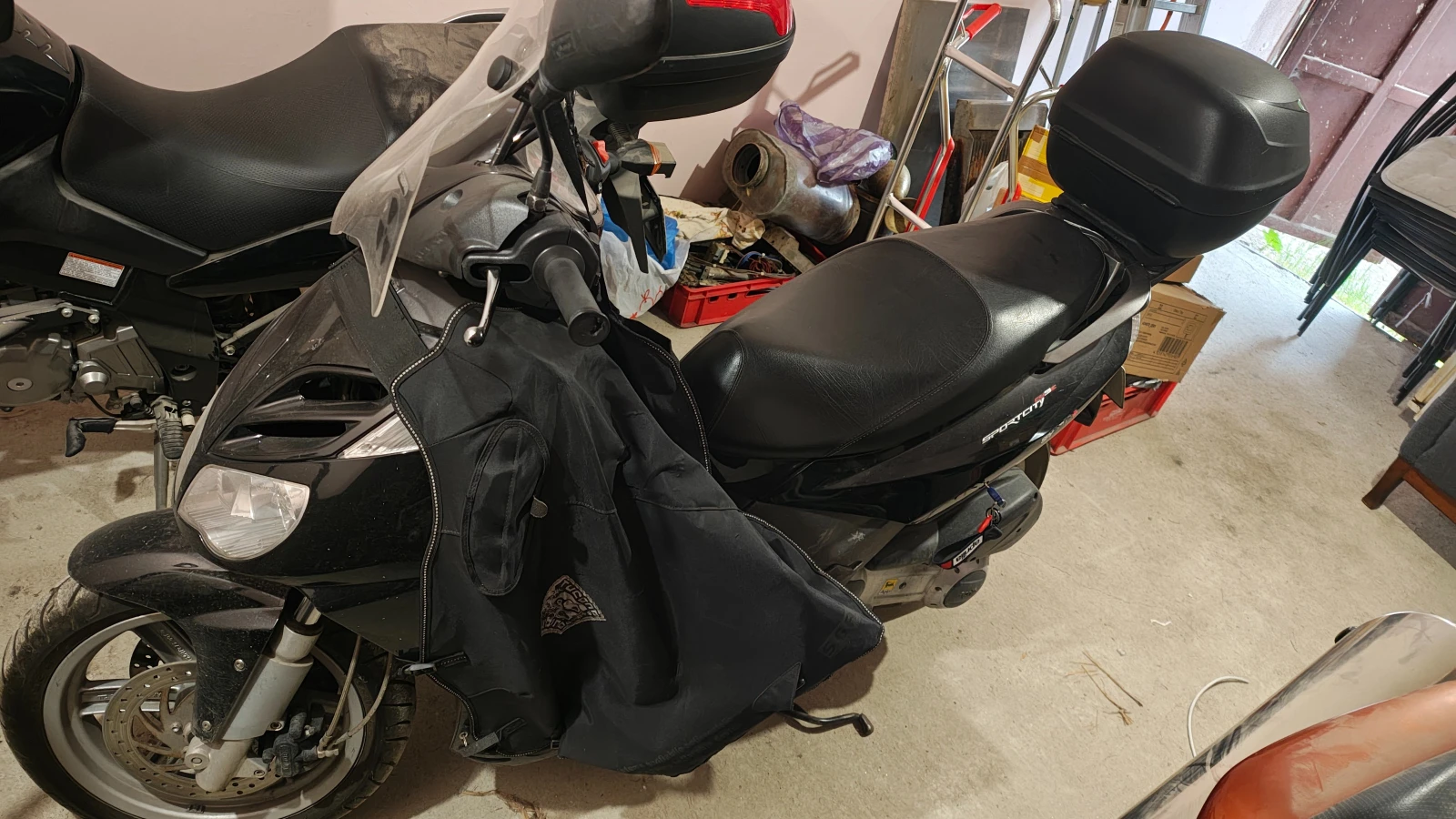 Aprilia 250 Sportcity 300 cube, снимка 4 - Мотоциклети и мототехника - 54634809