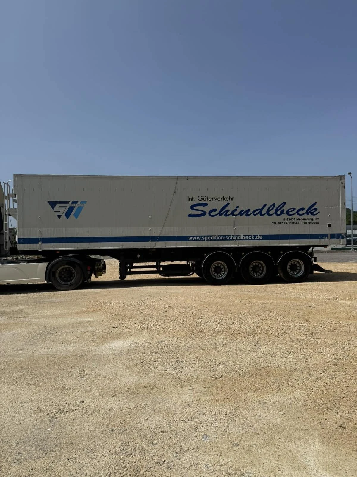 Полуремарке Benalu