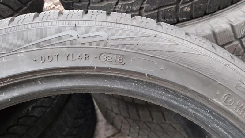 Гуми Зимни 245/40R18, снимка 7 - Гуми и джанти - 27314602