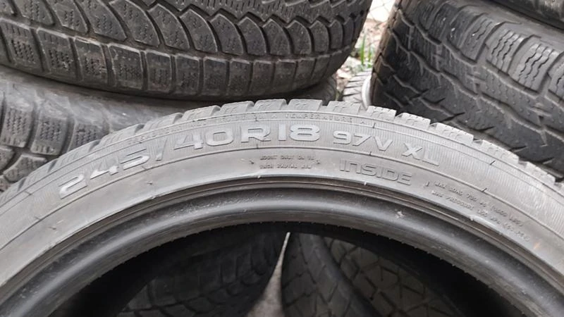 Гуми Зимни 245/40R18, снимка 6 - Гуми и джанти - 27314602