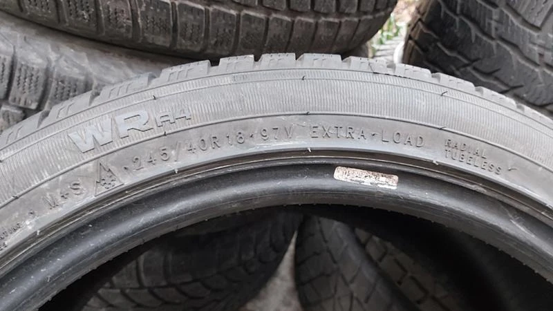 Гуми Зимни 245/40R18, снимка 5 - Гуми и джанти - 27314602