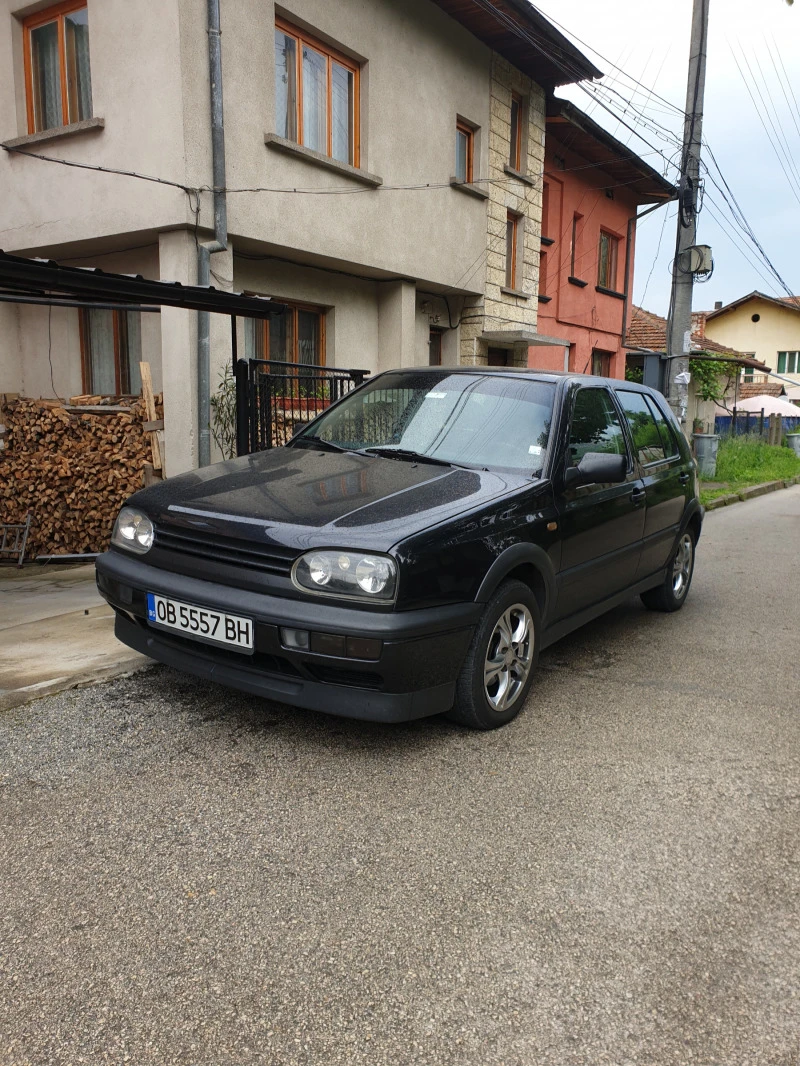 VW Golf TDI- GTI 20 YEARS ANIVERSARY EDITION, снимка 15 - Автомобили и джипове - 47501698