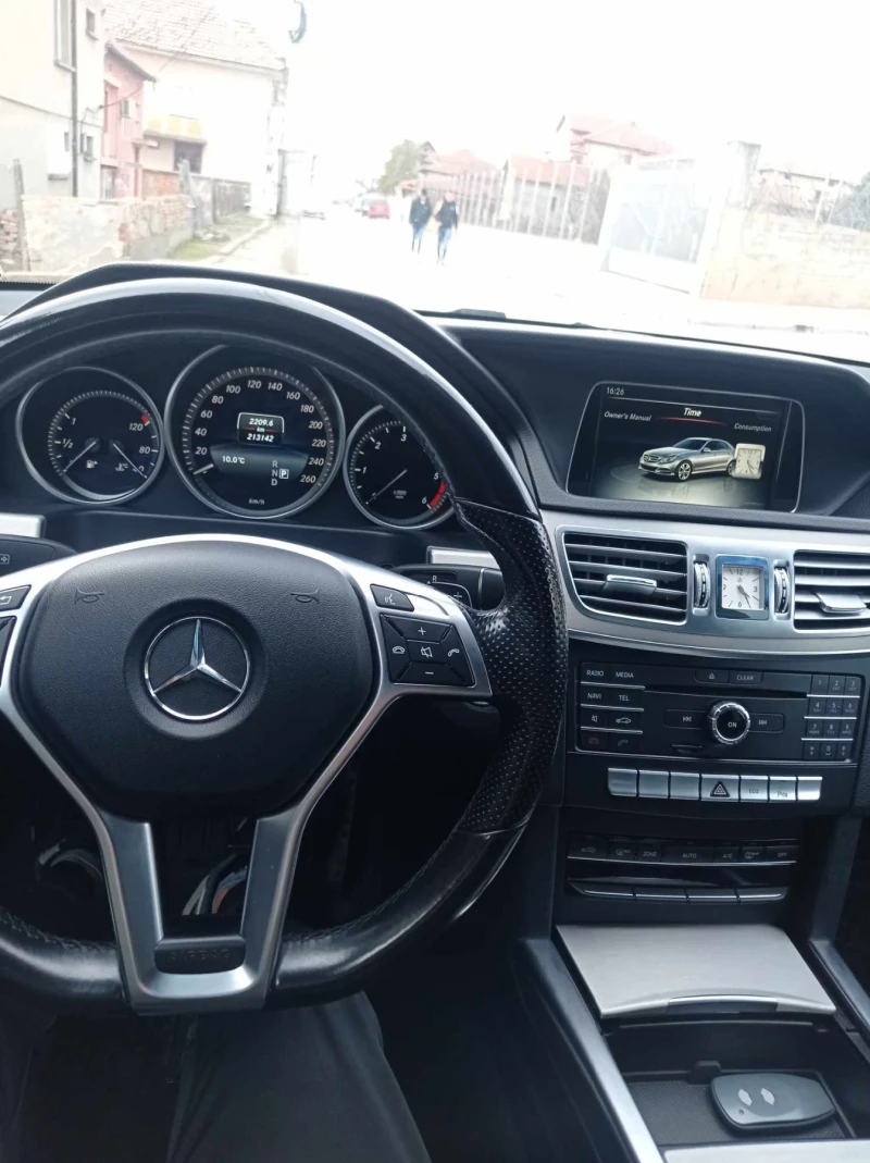 Mercedes-Benz E 220, снимка 6 - Автомобили и джипове - 47408507