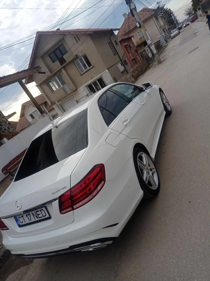 Mercedes-Benz E 220, снимка 3 - Автомобили и джипове - 47408507