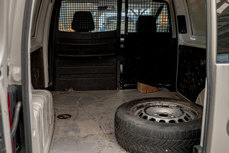 VW Caddy 2.0TDI/Товарен, снимка 9 - Автомобили и джипове - 50477447