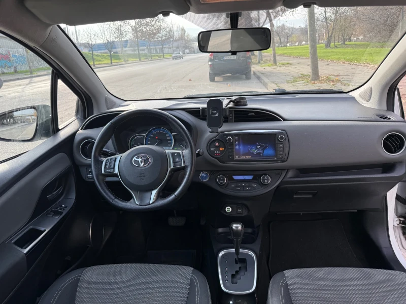 Toyota Yaris 1.5 hybrid автоматик, снимка 8 - Автомобили и джипове - 52697949