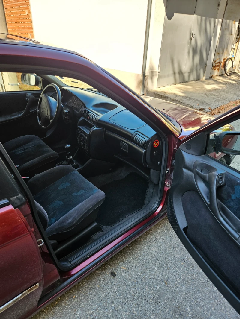 Opel Astra 1.6 ekotec , снимка 10 - Автомобили и джипове - 53115672