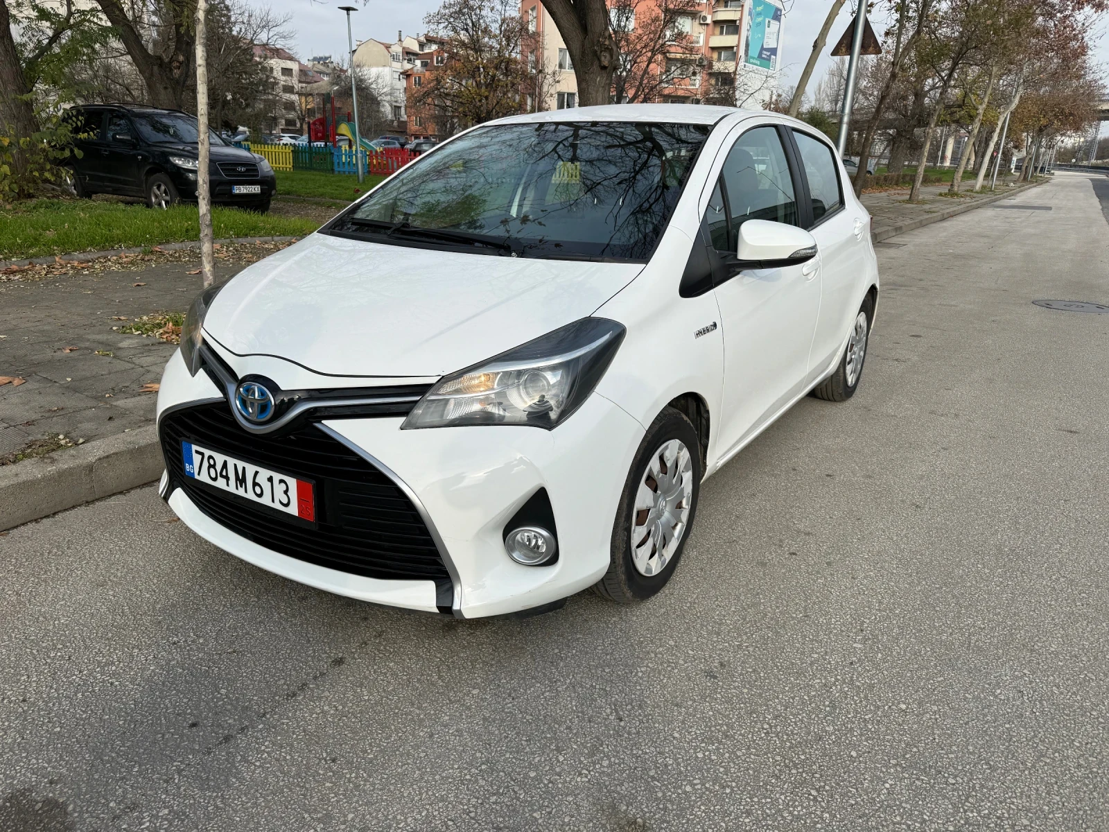 Toyota Yaris 1.5 hybrid автоматик, снимка 1