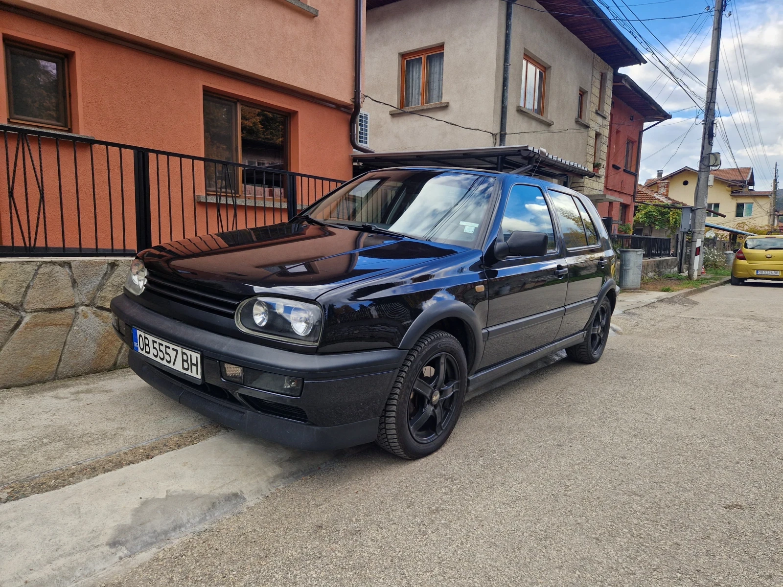 VW Golf TDI- GTI 20 YEARS ANIVERSARY EDITION | Mobile.bg — изображение 1