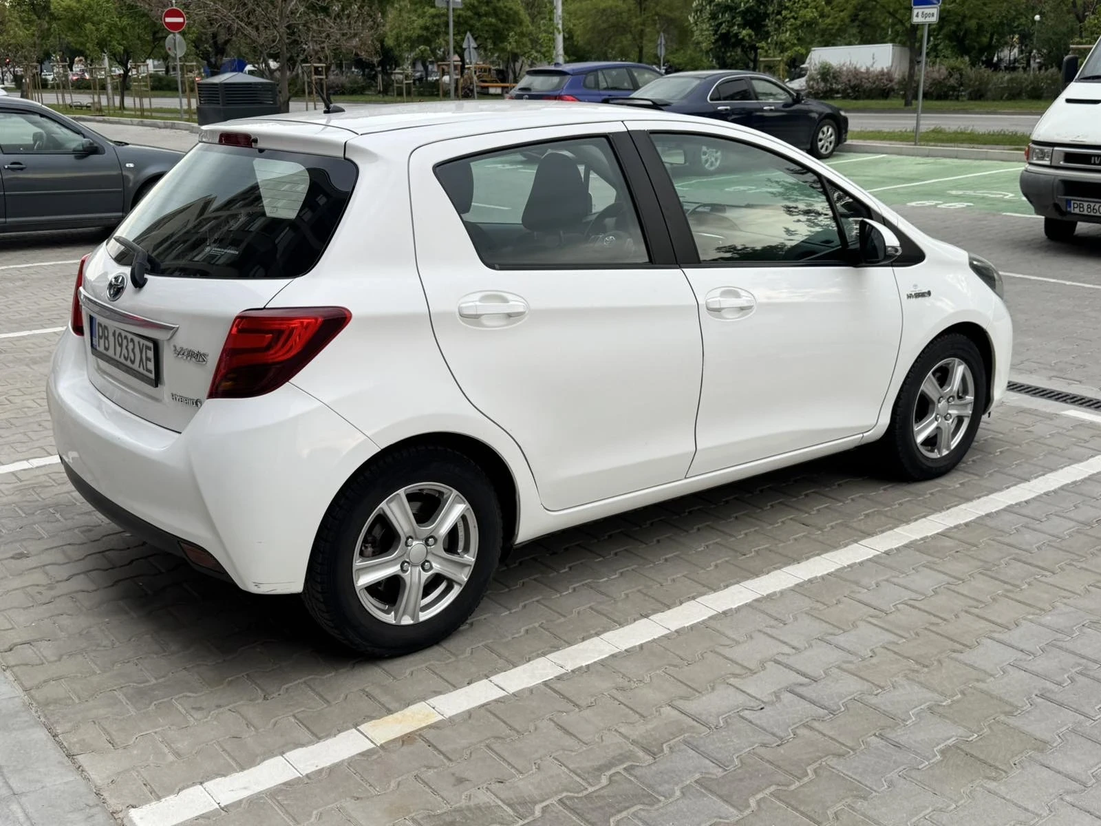 Toyota Yaris 1.5 hybrid автоматик, снимка 4 - Автомобили и джипове - 53012889