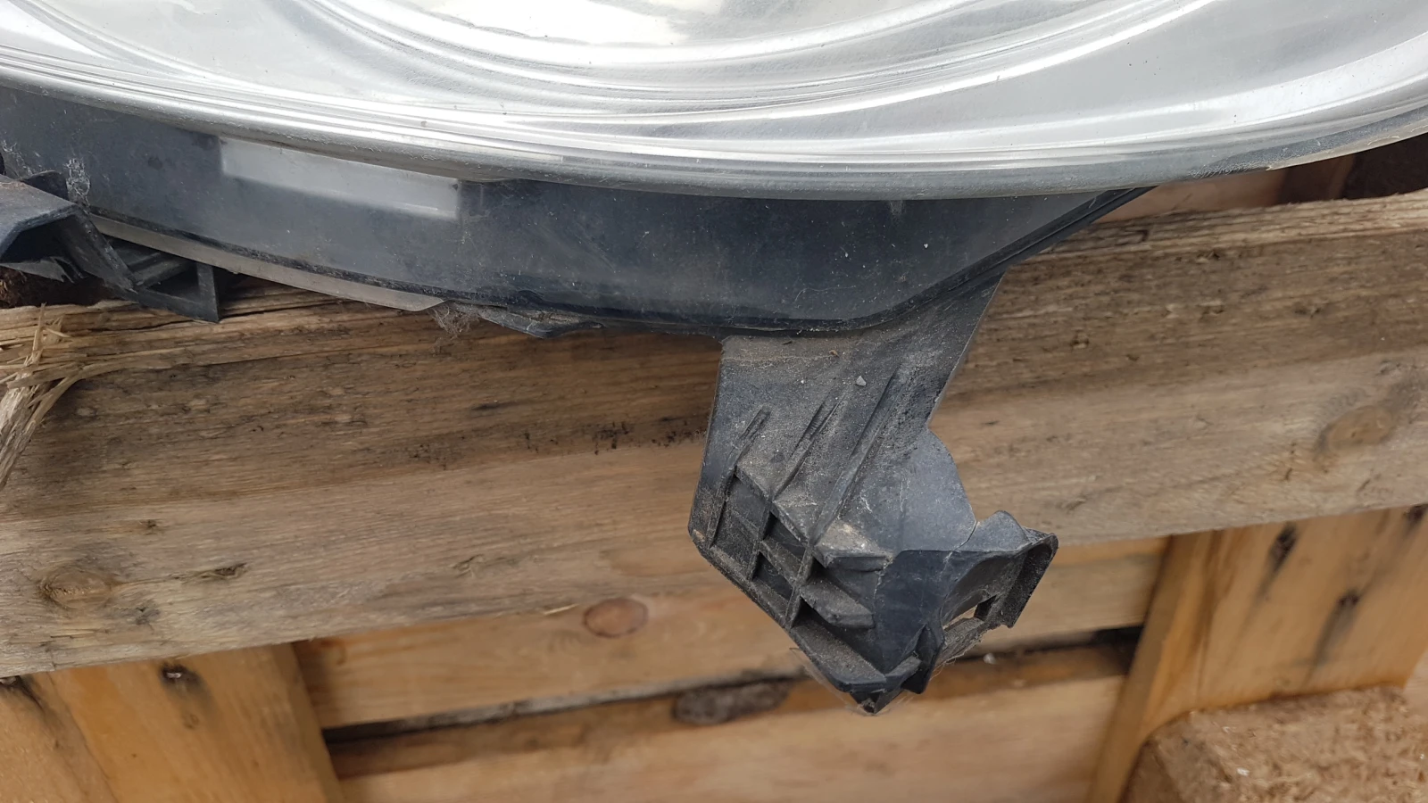 Peugeot 107 1.0i ляв фар и стоп - изображение 2