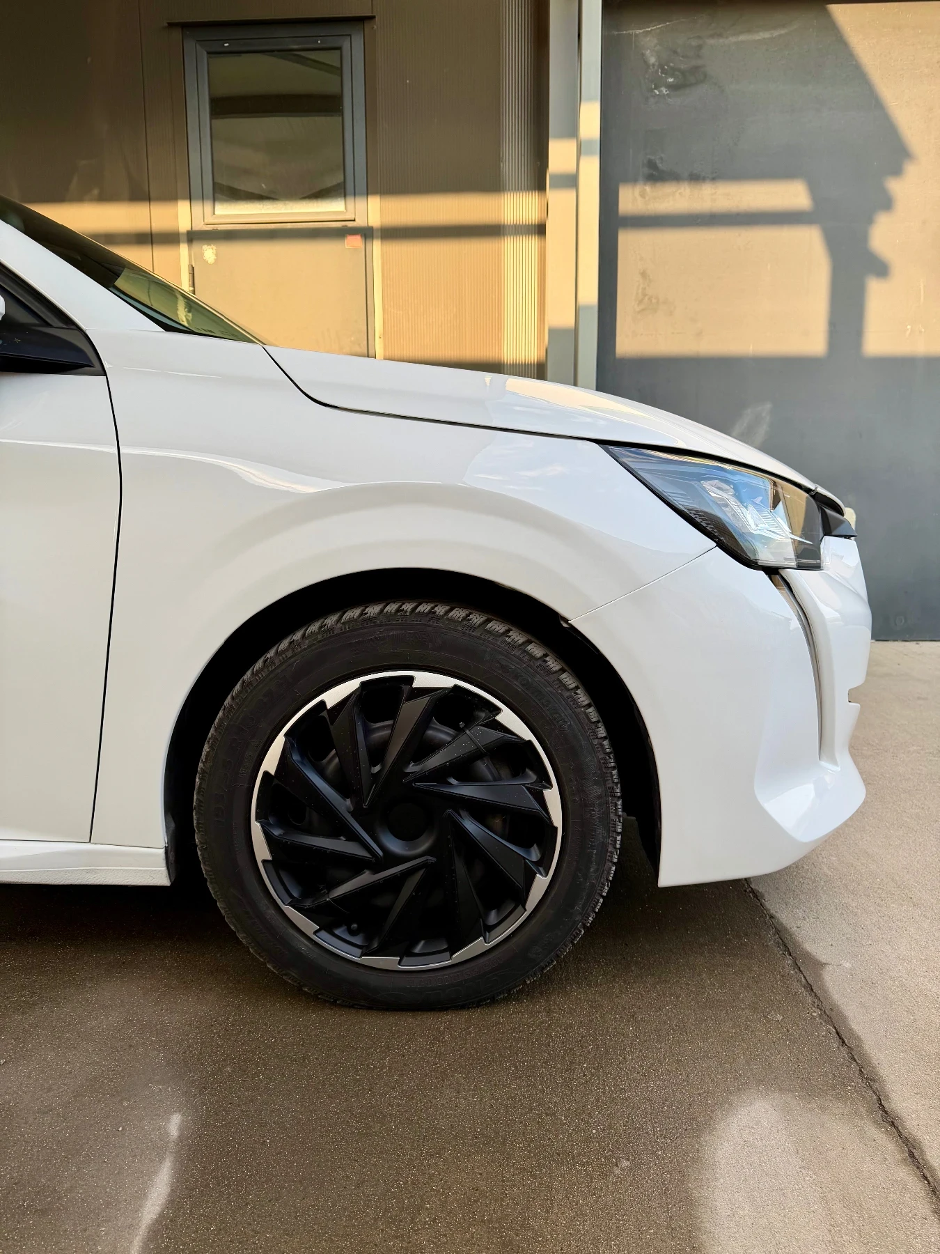 Peugeot 208 1.2, снимка 4 - Автомобили и джипове - 53737790