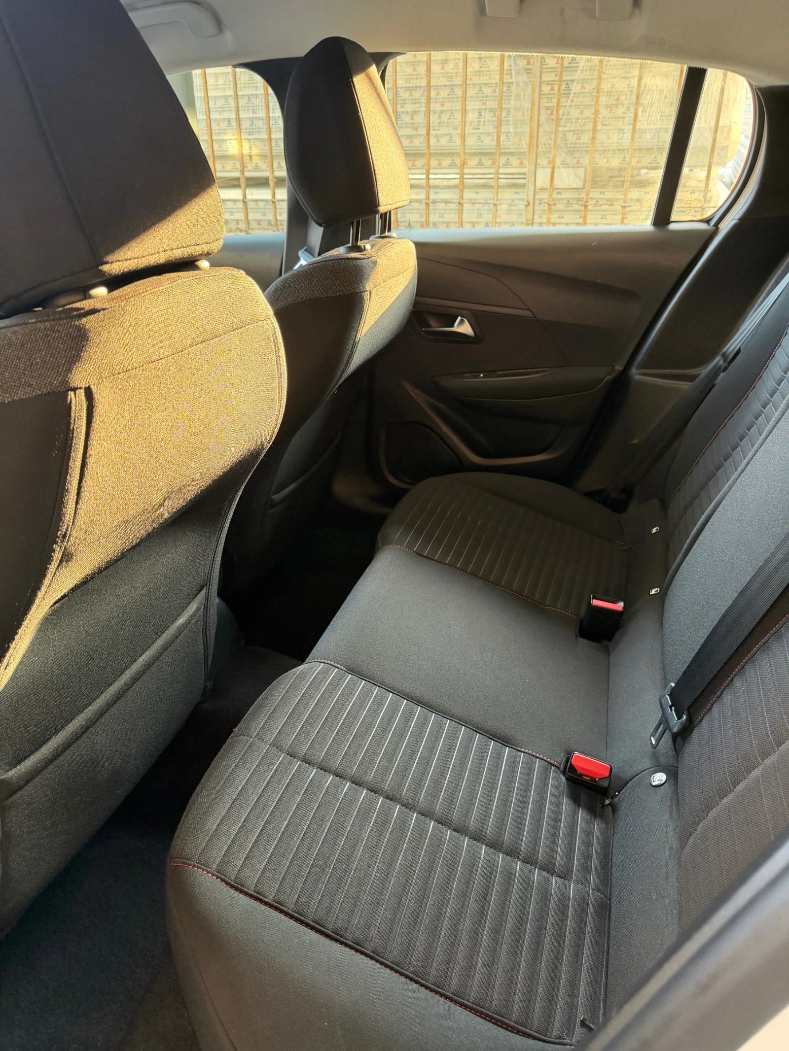 Peugeot 208 1.2, снимка 13 - Автомобили и джипове - 53737790