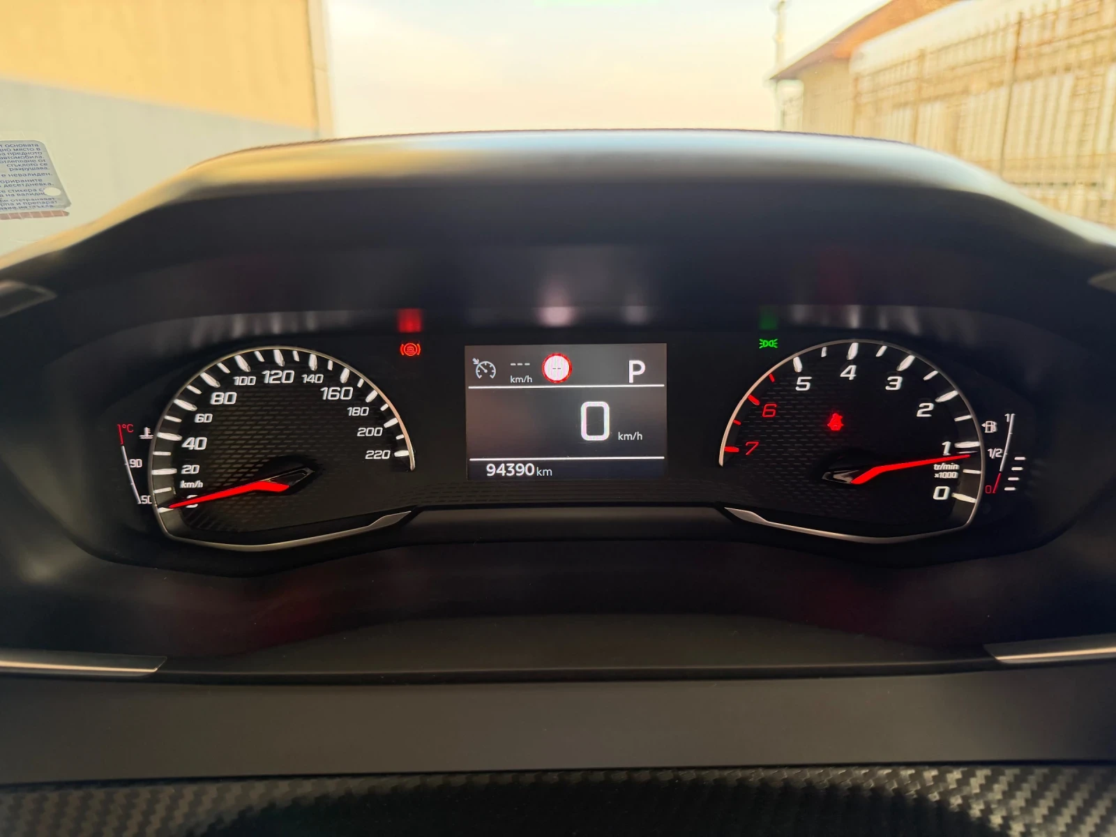 Peugeot 208 1.2, снимка 15 - Автомобили и джипове - 53737790