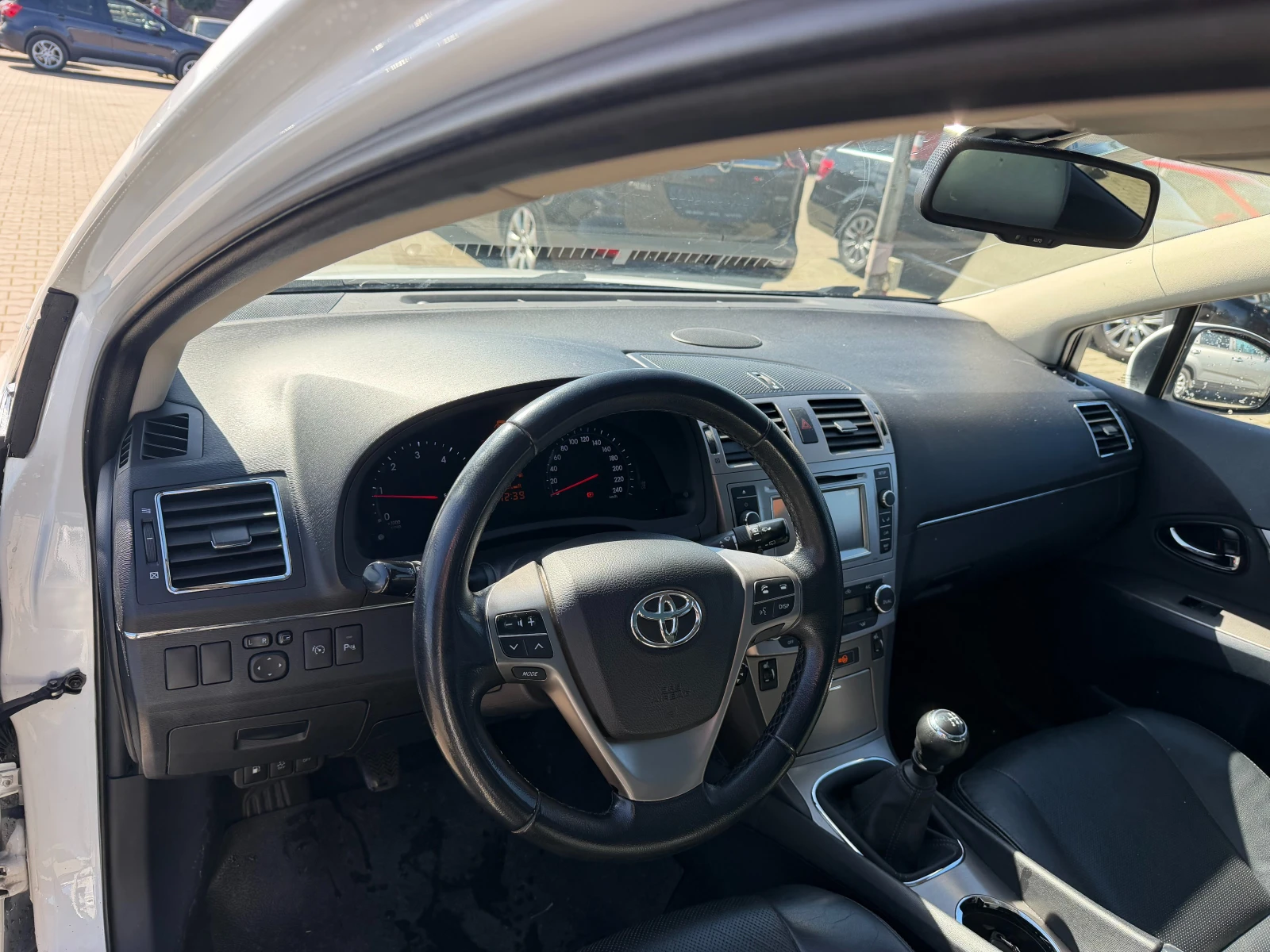 Toyota Avensis 2.0D-4D PANRAMA/NAVI/KAMERA EURO 5, снимка 14 - Автомобили и джипове - 53769464