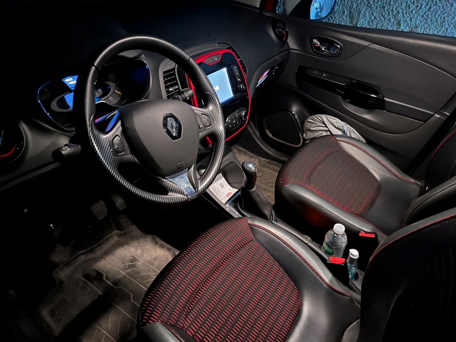 Renault Captur 1.5 dCi, снимка 5 - Автомобили и джипове - 54338271