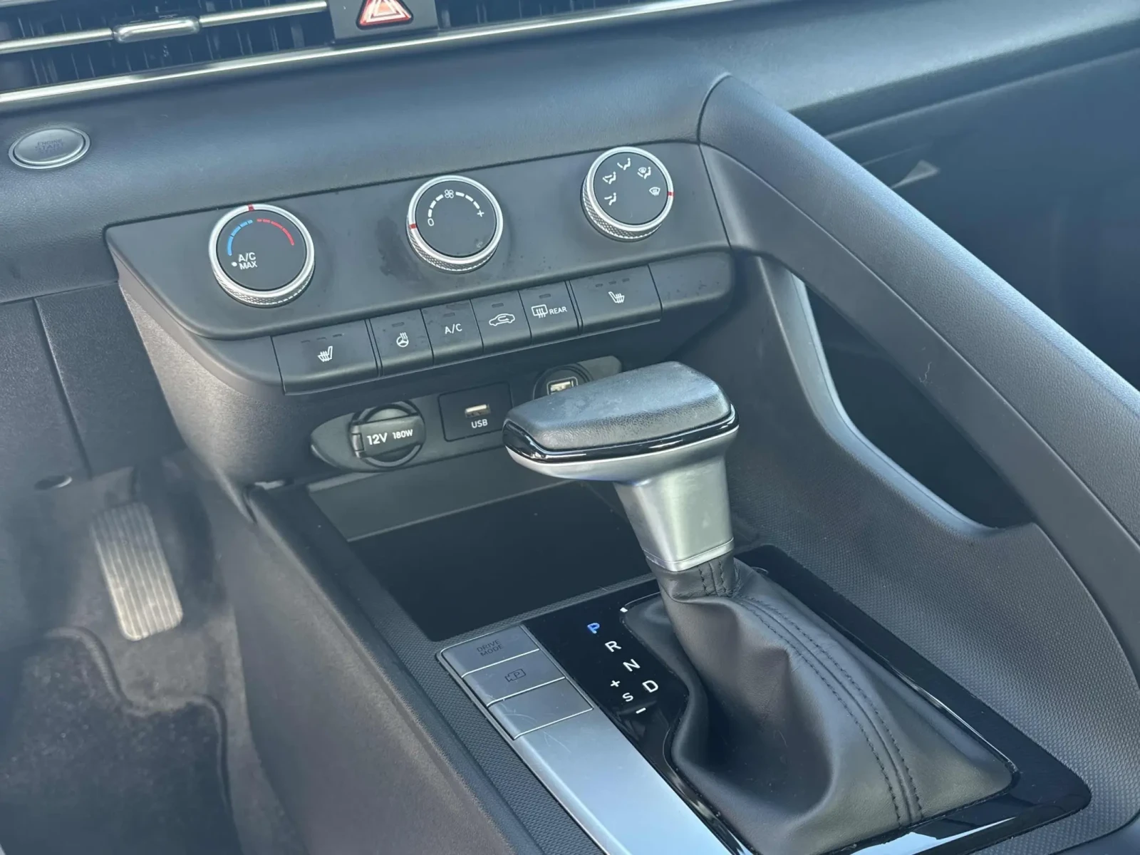 Hyundai Elantra * * CARFAX * * АВТО КРЕДИТ * * Цена до БГ * * , снимка 15 - Автомобили и джипове - 54512676