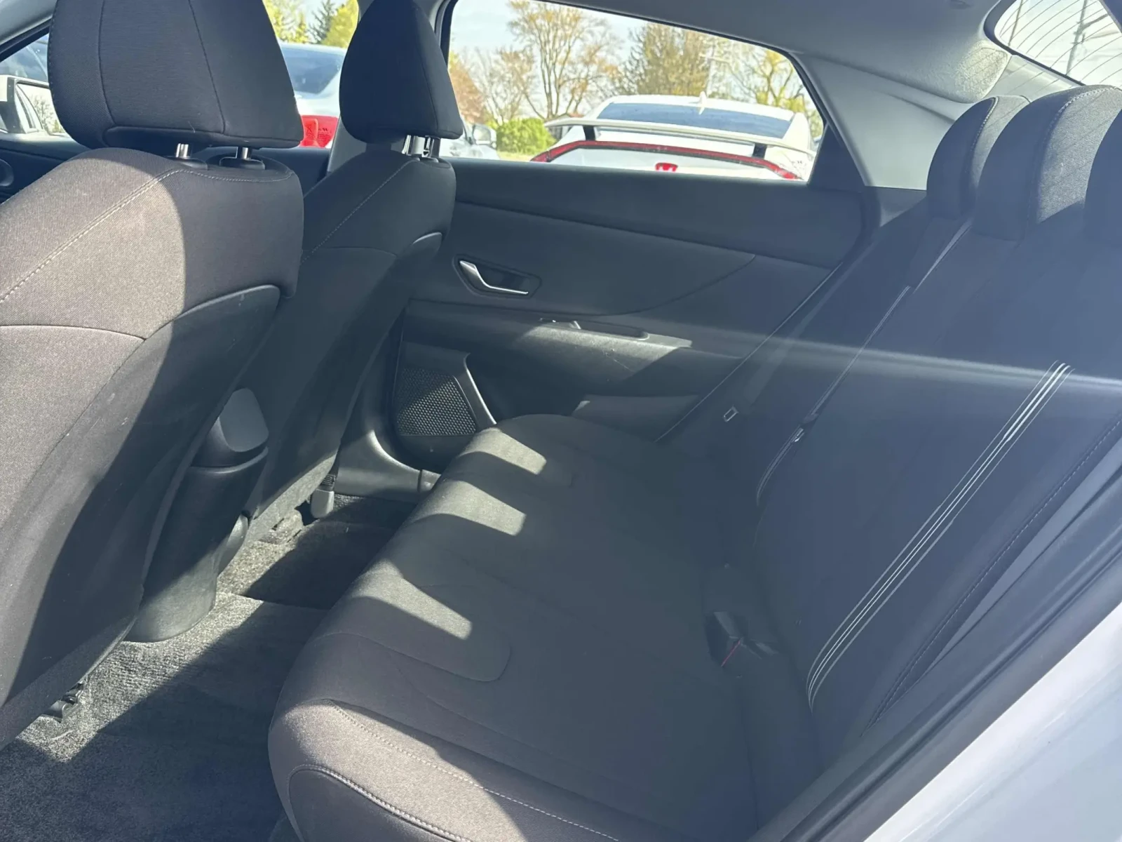 Hyundai Elantra * * CARFAX * * АВТО КРЕДИТ * * Цена до БГ * * , снимка 9 - Автомобили и джипове - 54512676
