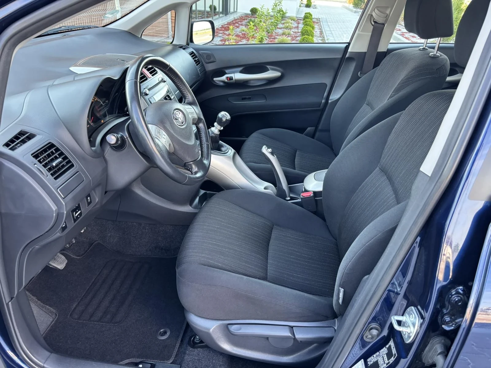 Toyota Auris 2.0D4d/126kс/KEYLES GO/ГЕРМАНИЯ/КЛИМАТРОНИК/КСЕНОН, снимка 6 - Автомобили и джипове - 54645660