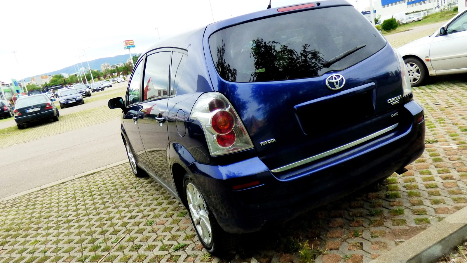 Toyota Corolla verso 2.2 D-4D (136 Hp), снимка 5 - Автомобили и джипове - 54709317