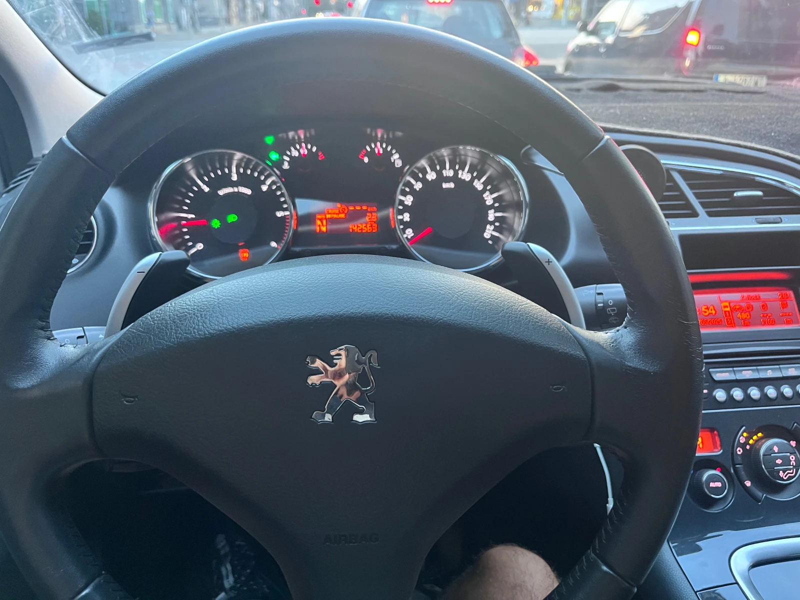 Peugeot 3008, снимка 8 - Автомобили и джипове - 54730271