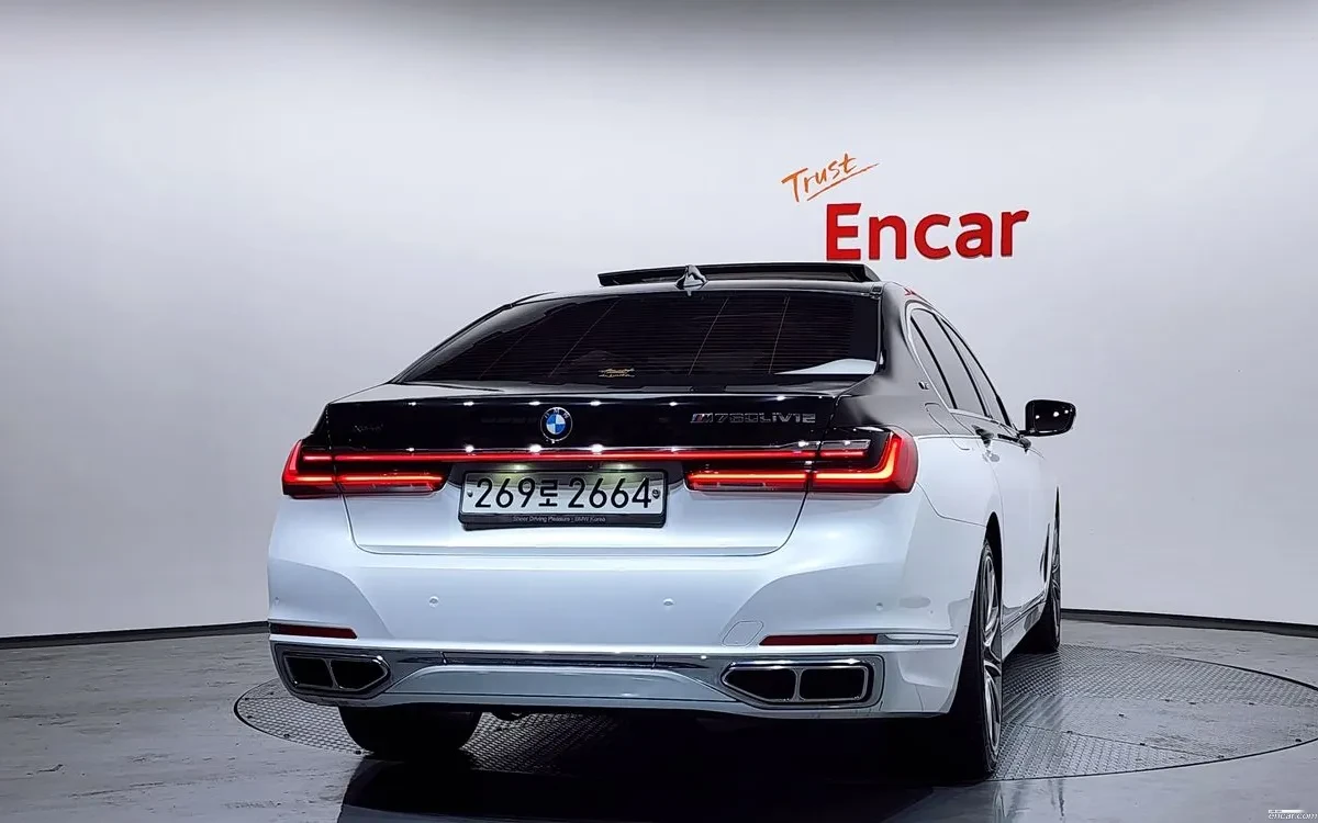 BMW 760 М760Li XDRIVE V12 EXCELLENCE| TV| B&W| FULL, снимка 4 - Автомобили и джипове - 55062830