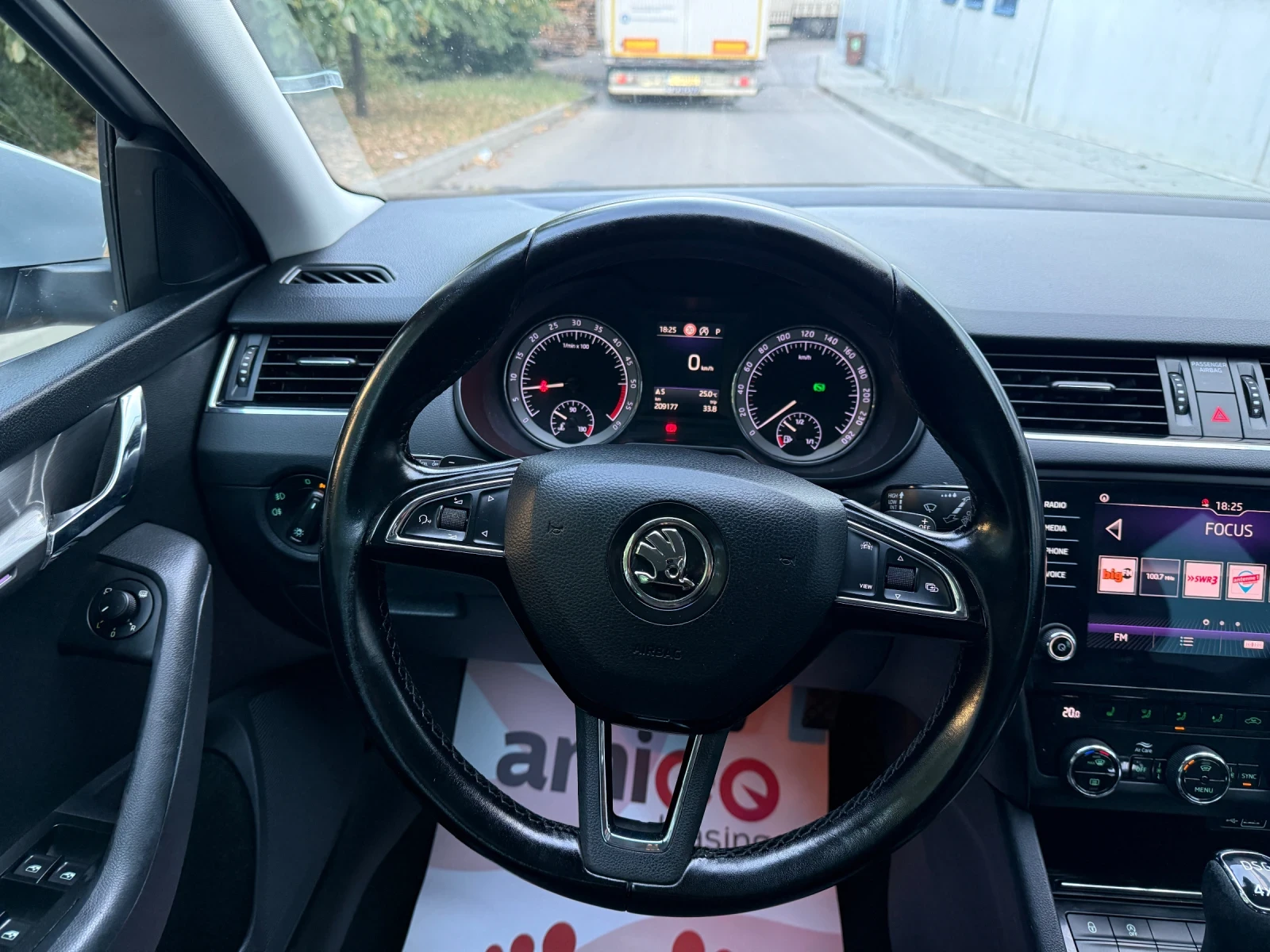 Skoda Octavia 2.0 TDi Full LED / 4x4 / DSG, снимка 11 - Автомобили и джипове - 55631292
