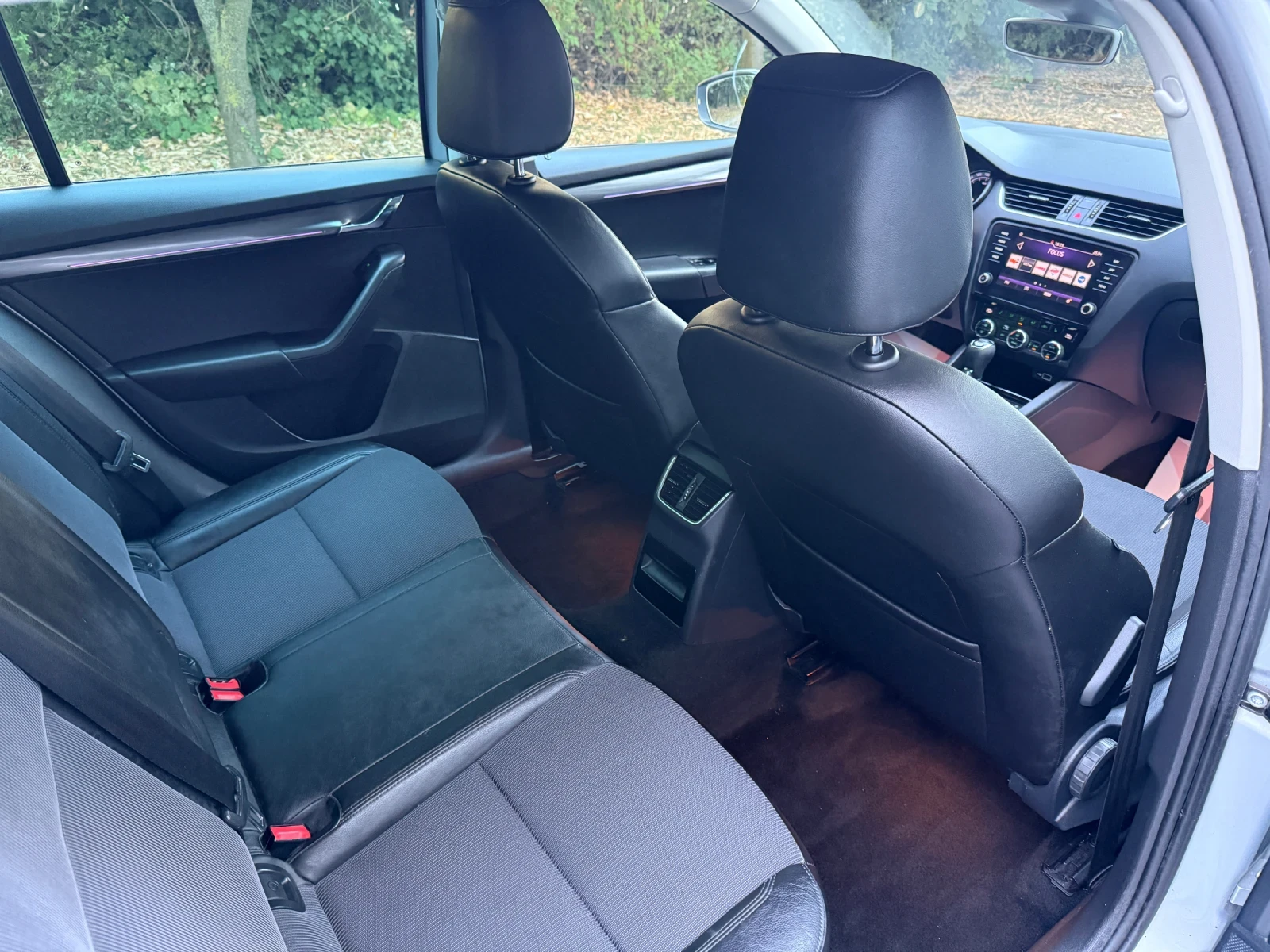 Skoda Octavia 2.0 TDi Full LED / 4x4 / DSG, снимка 9 - Автомобили и джипове - 55631292