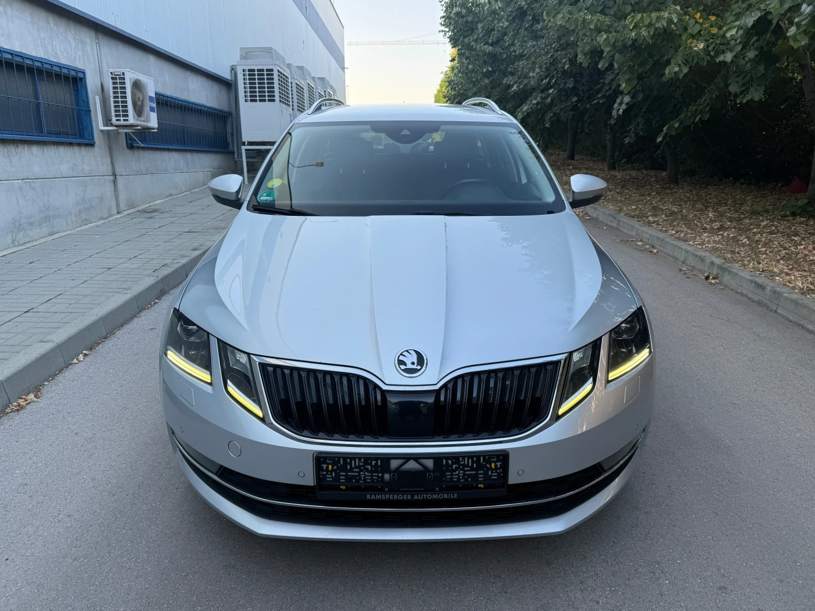 Skoda Octavia 2.0 TDi Full LED / 4x4 / DSG, снимка 2 - Автомобили и джипове - 55631292