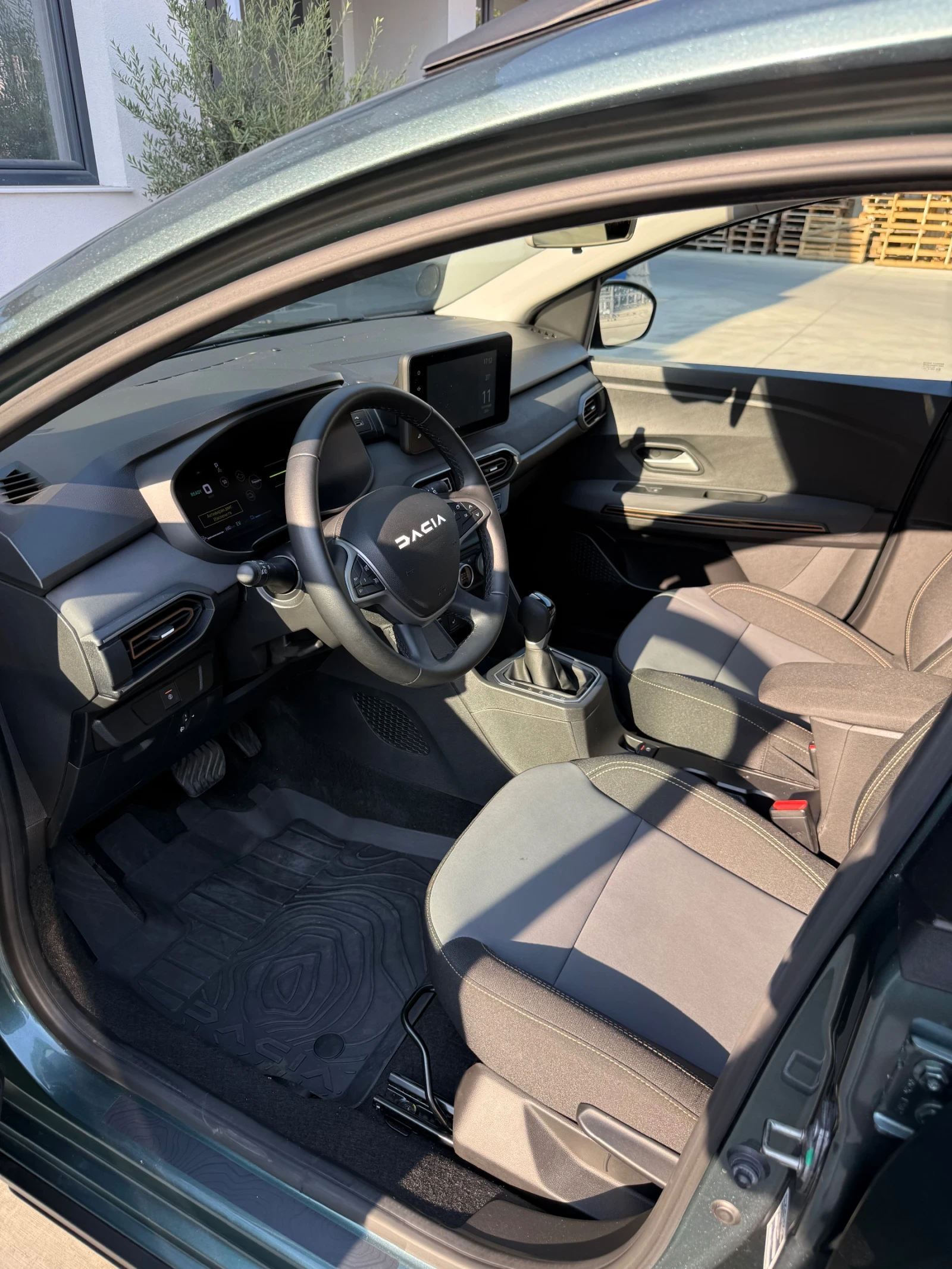 Dacia Jogger EXTREME 1.6 HYBRID ГАРАНЦИОННА, снимка 9 - Автомобили и джипове - 56065189