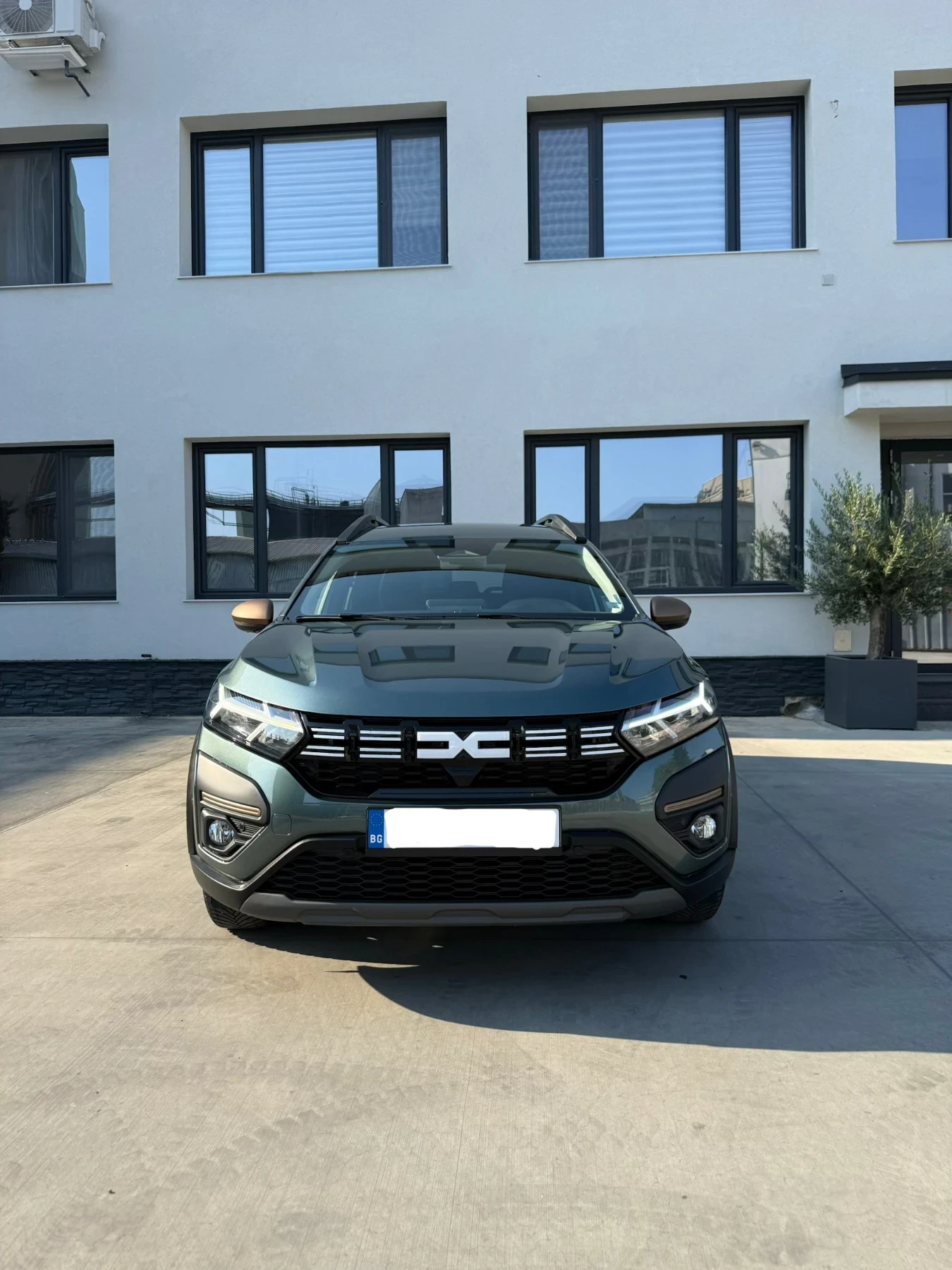 Dacia Jogger EXTREME 1.6 HYBRID ГАРАНЦИОННА, снимка 2 - Автомобили и джипове - 56065189