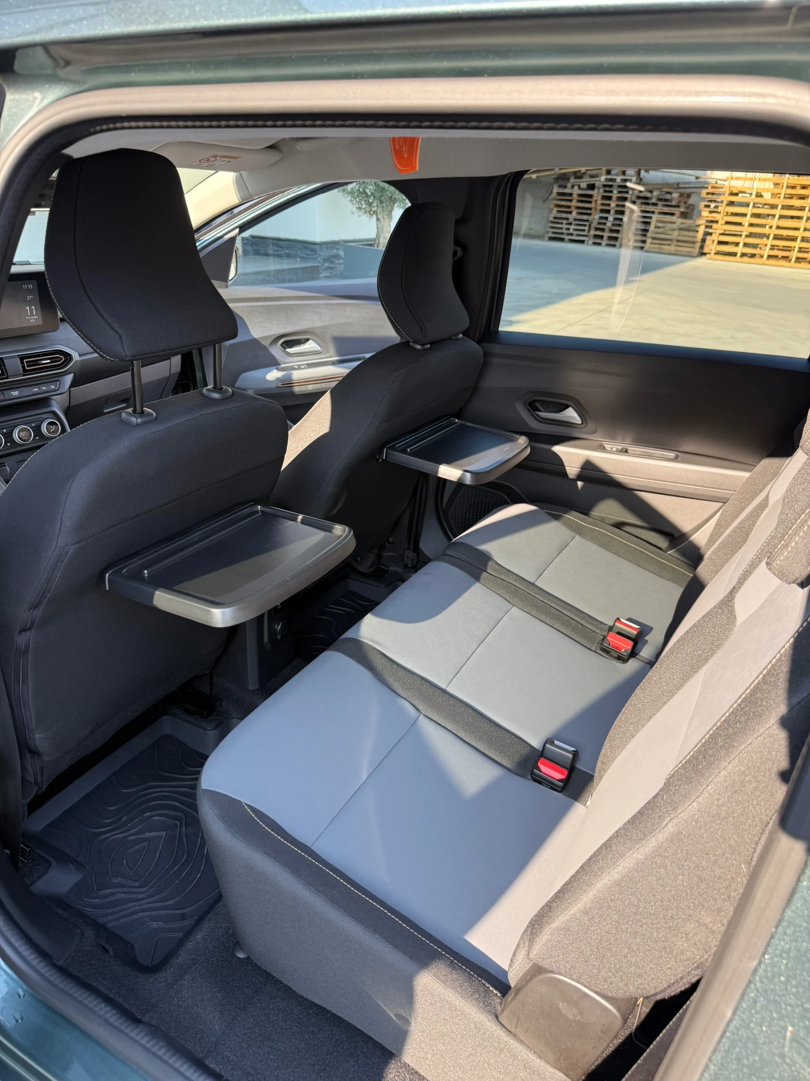 Dacia Jogger EXTREME 1.6 HYBRID ГАРАНЦИОННА, снимка 11 - Автомобили и джипове - 56065189