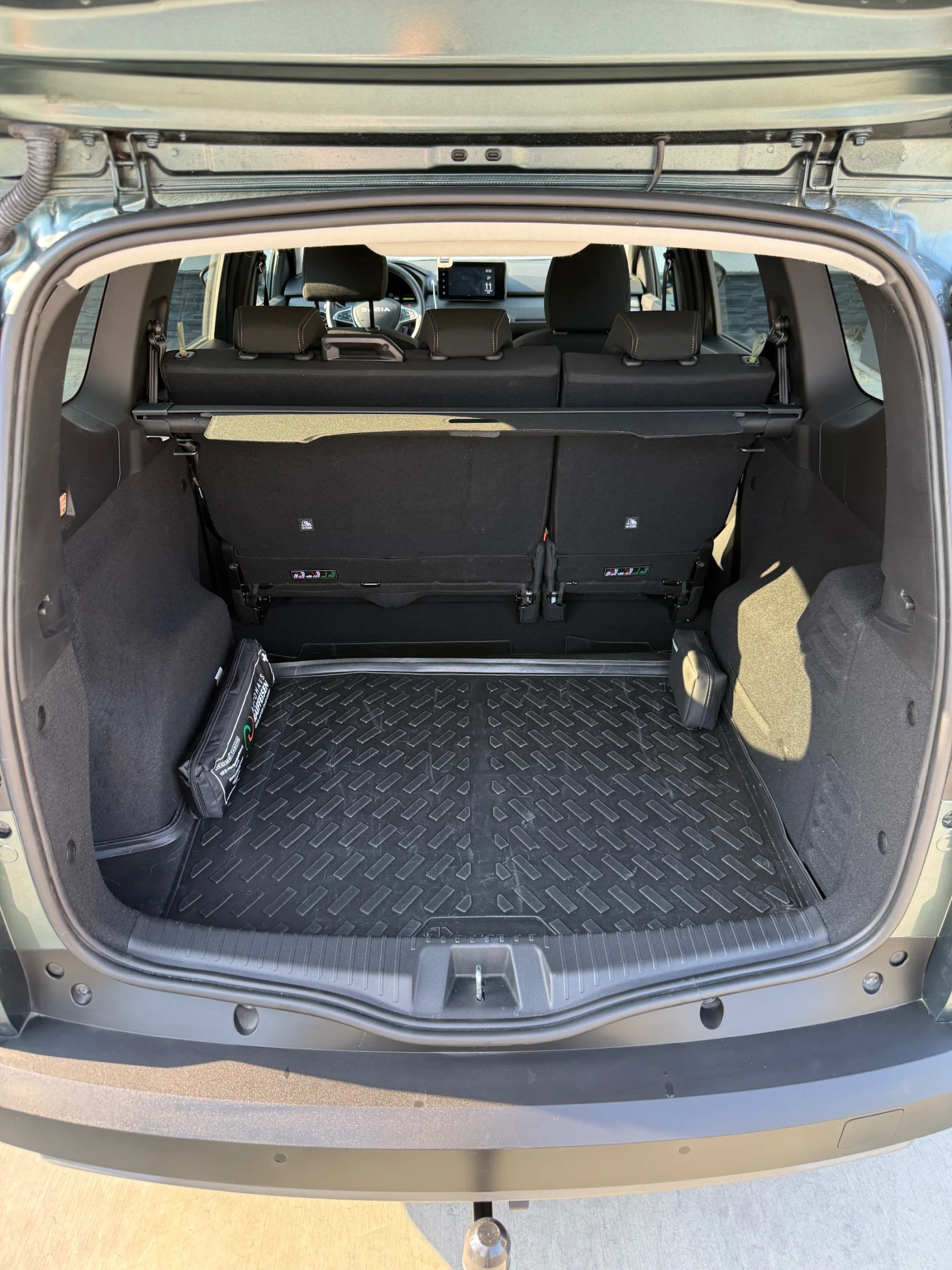 Dacia Jogger EXTREME 1.6 HYBRID ГАРАНЦИОННА, снимка 8 - Автомобили и джипове - 56065189