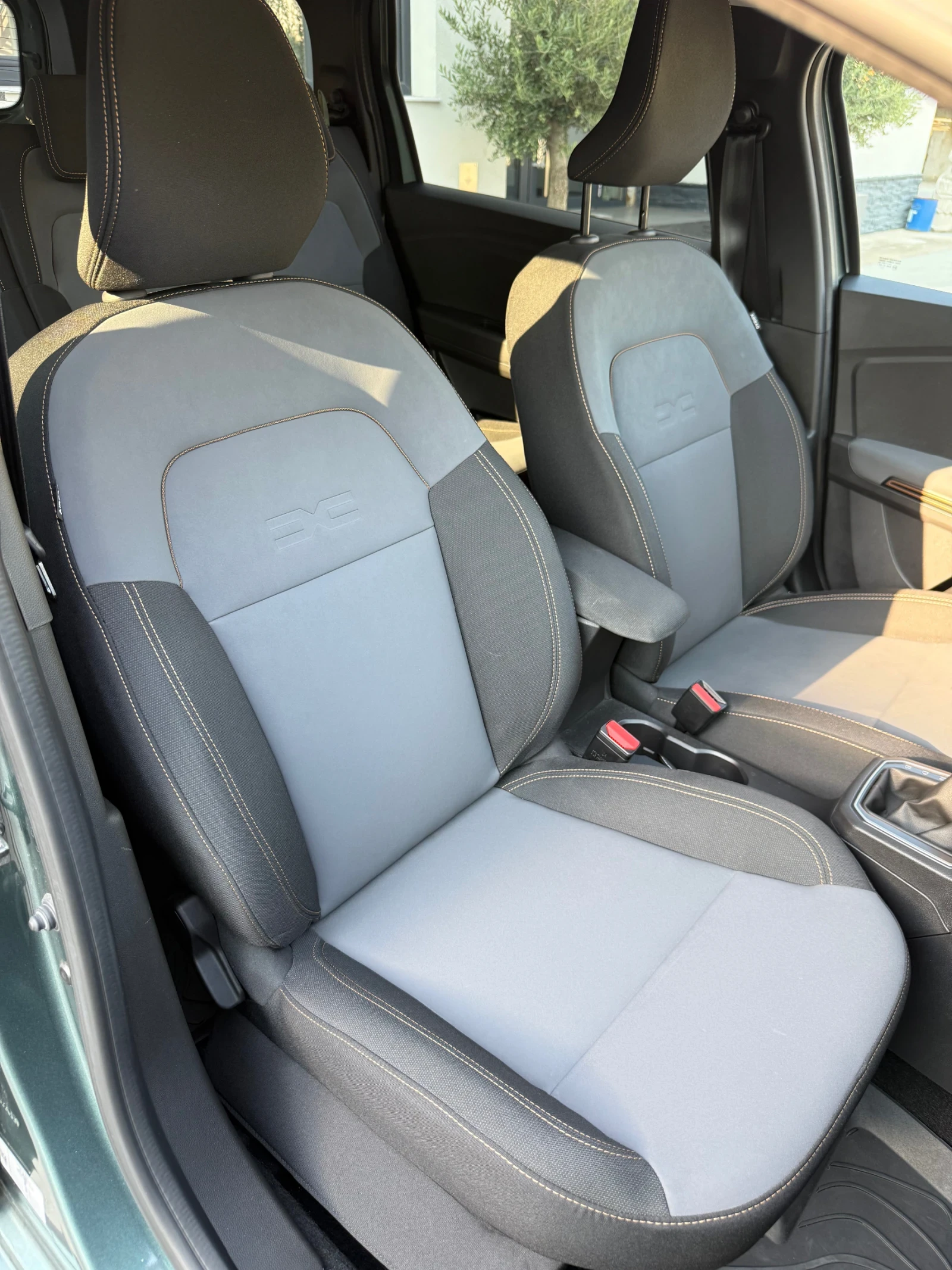 Dacia Jogger EXTREME 1.6 HYBRID ГАРАНЦИОННА, снимка 10 - Автомобили и джипове - 56065189