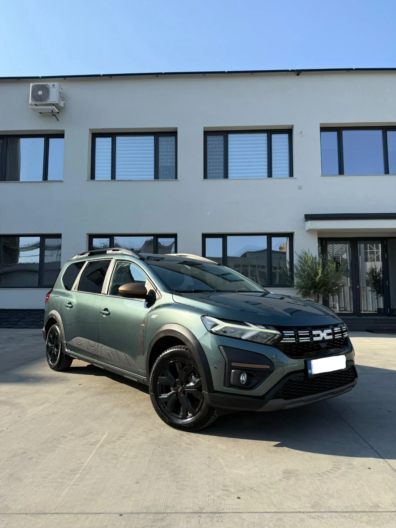 Dacia Jogger EXTREME 1.6 HYBRID ГАРАНЦИОННА