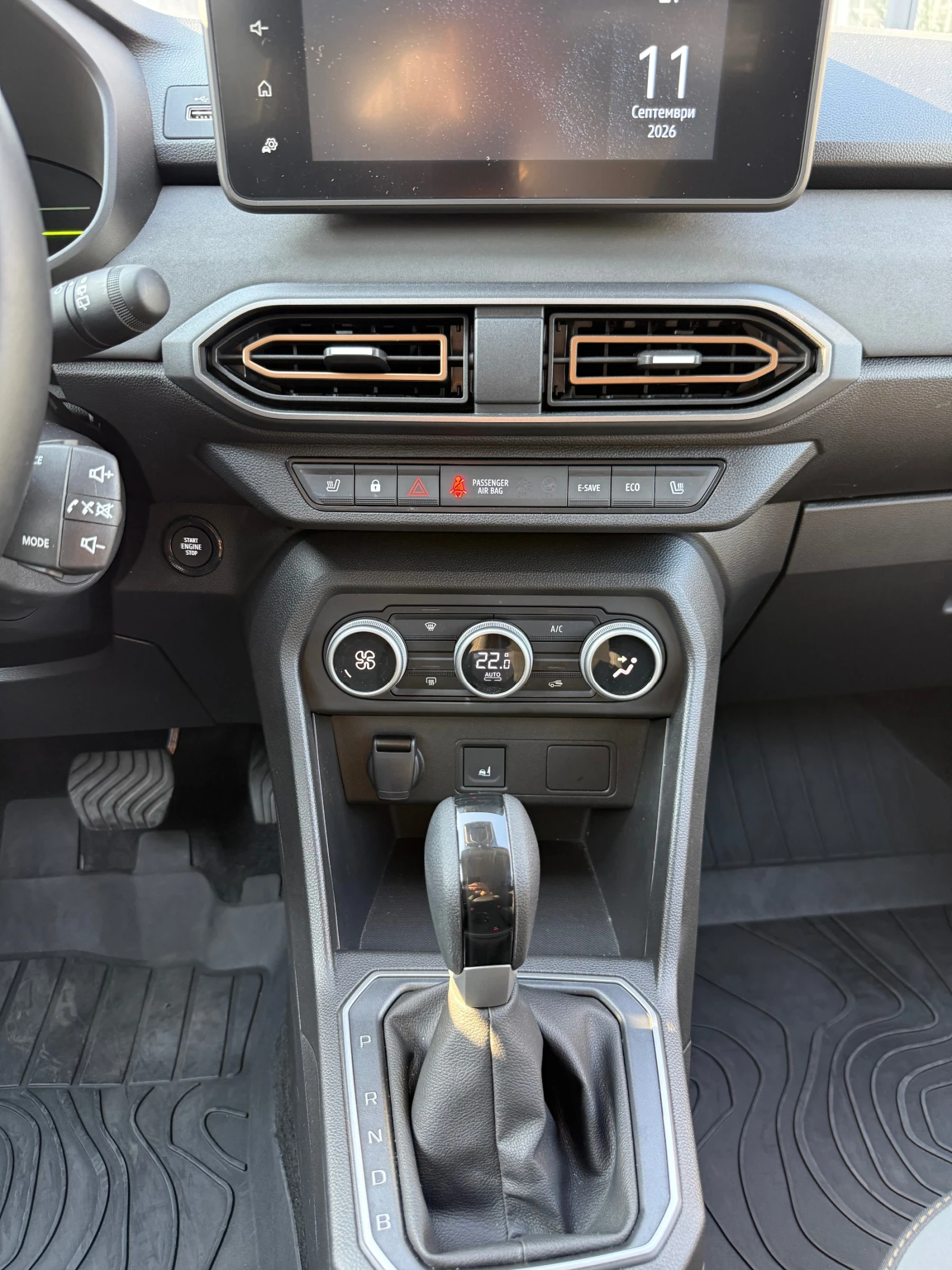 Dacia Jogger EXTREME 1.6 HYBRID ГАРАНЦИОННА, снимка 13 - Автомобили и джипове - 56065189