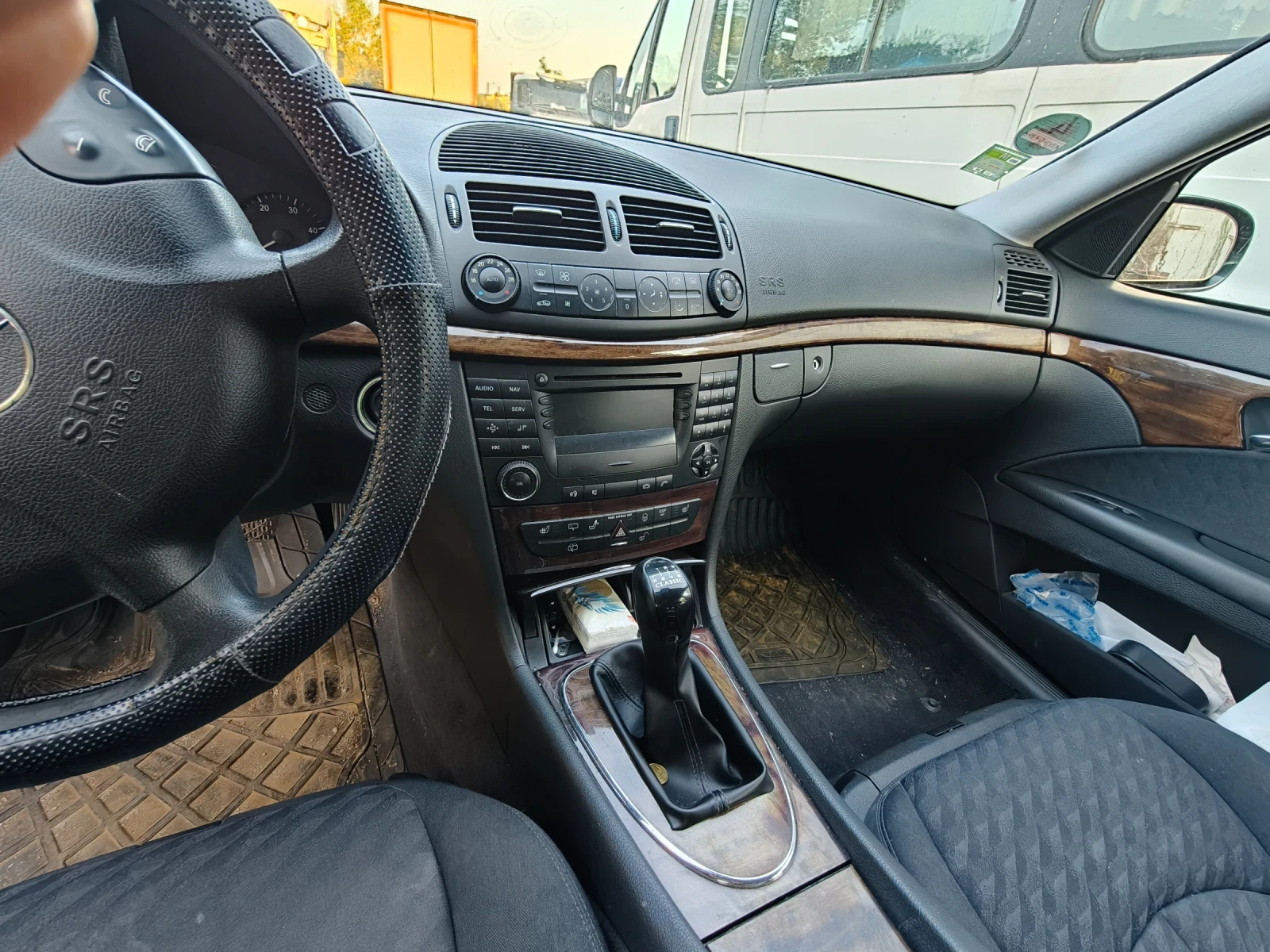 Mercedes-Benz E 220 S211, снимка 7 - Автомобили и джипове - 56131746