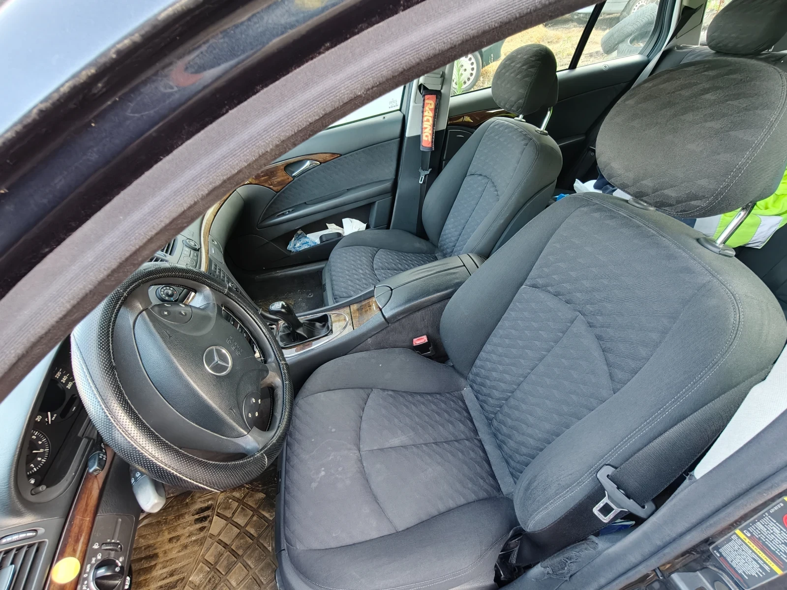 Mercedes-Benz E 220 S211, снимка 6 - Автомобили и джипове - 56131746
