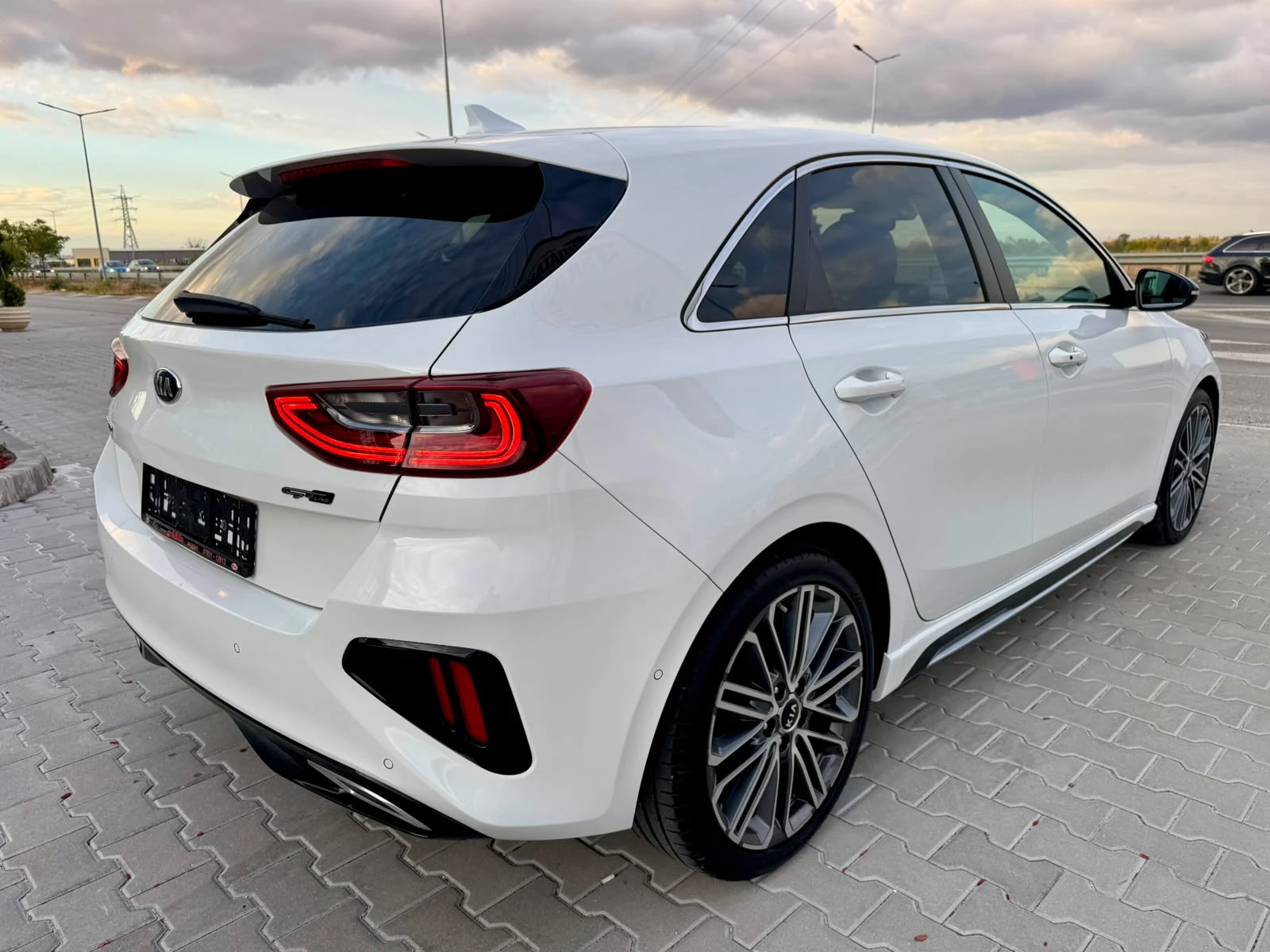 Kia Ceed 1.6CRDI::GT-LINE::������� | Mobile.bg � ����������� 4