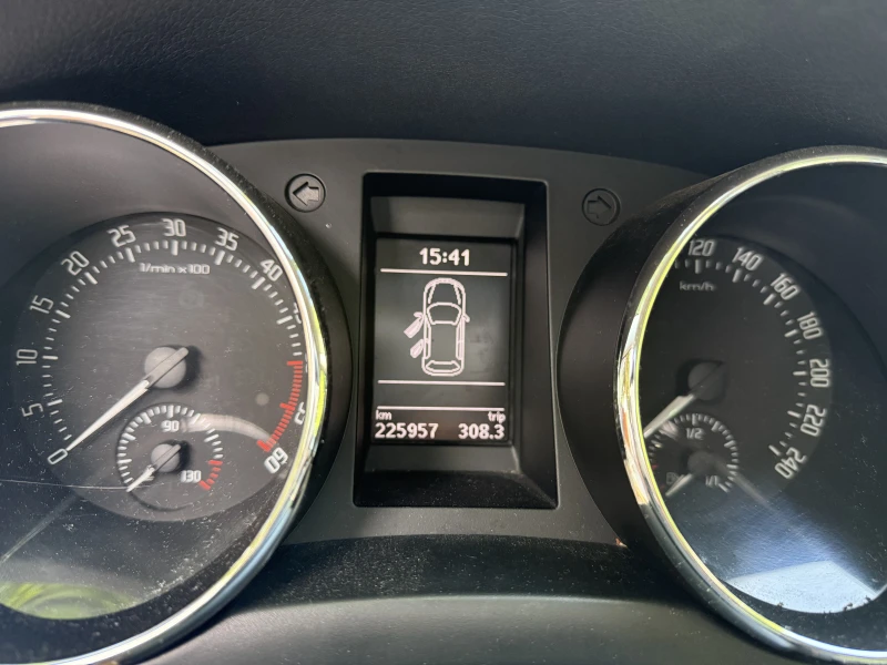 Skoda Yeti, снимка 6 - Автомобили и джипове - 52547419