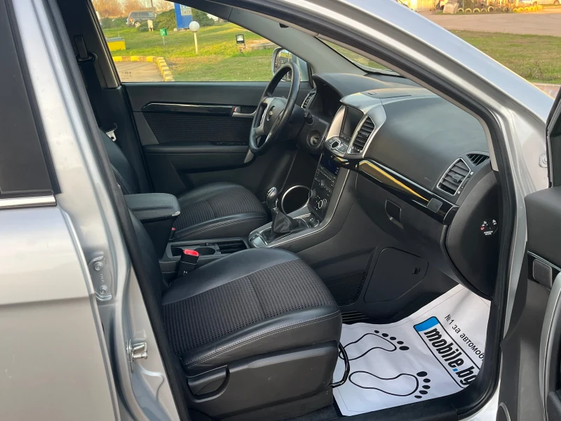 Chevrolet Captiva 2.4i 4x4, снимка 13 - Автомобили и джипове - 52942013