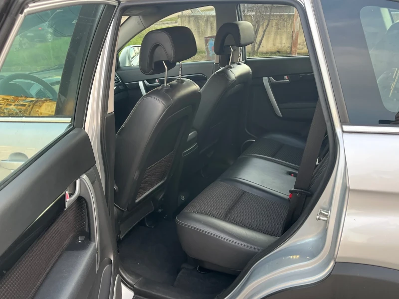 Chevrolet Captiva 2.4i 4x4, снимка 10 - Автомобили и джипове - 52942013