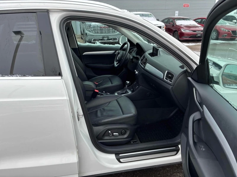 Audi Q3 * Progressiv * CARFAX * KEYLESS * ЗАДНА КАМЕРА , снимка 17 - Автомобили и джипове - 53251873