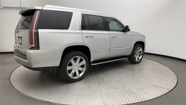 Cadillac Escalade Luxury 6.2 - изображение 7