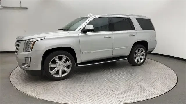 Cadillac Escalade Luxury 6.2 - изображение 3