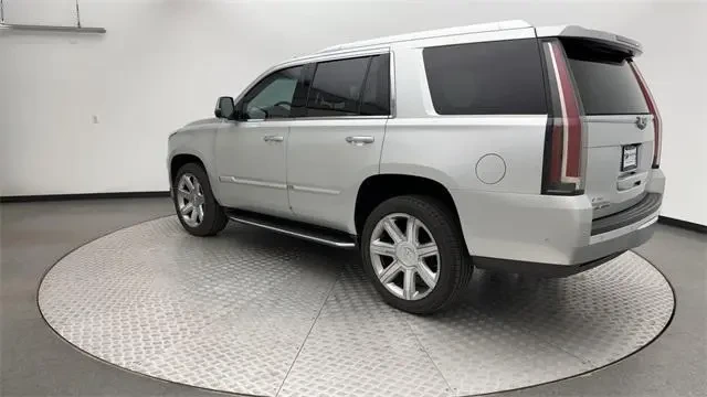 Cadillac Escalade Luxury 6.2 - изображение 5