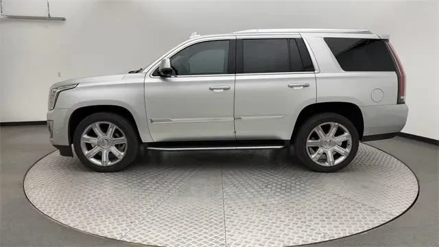 Cadillac Escalade Luxury 6.2 - изображение 4